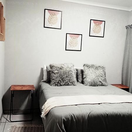 Be Our Guest Near Or Tambo International Airport Appartement Boksburg Buitenkant foto