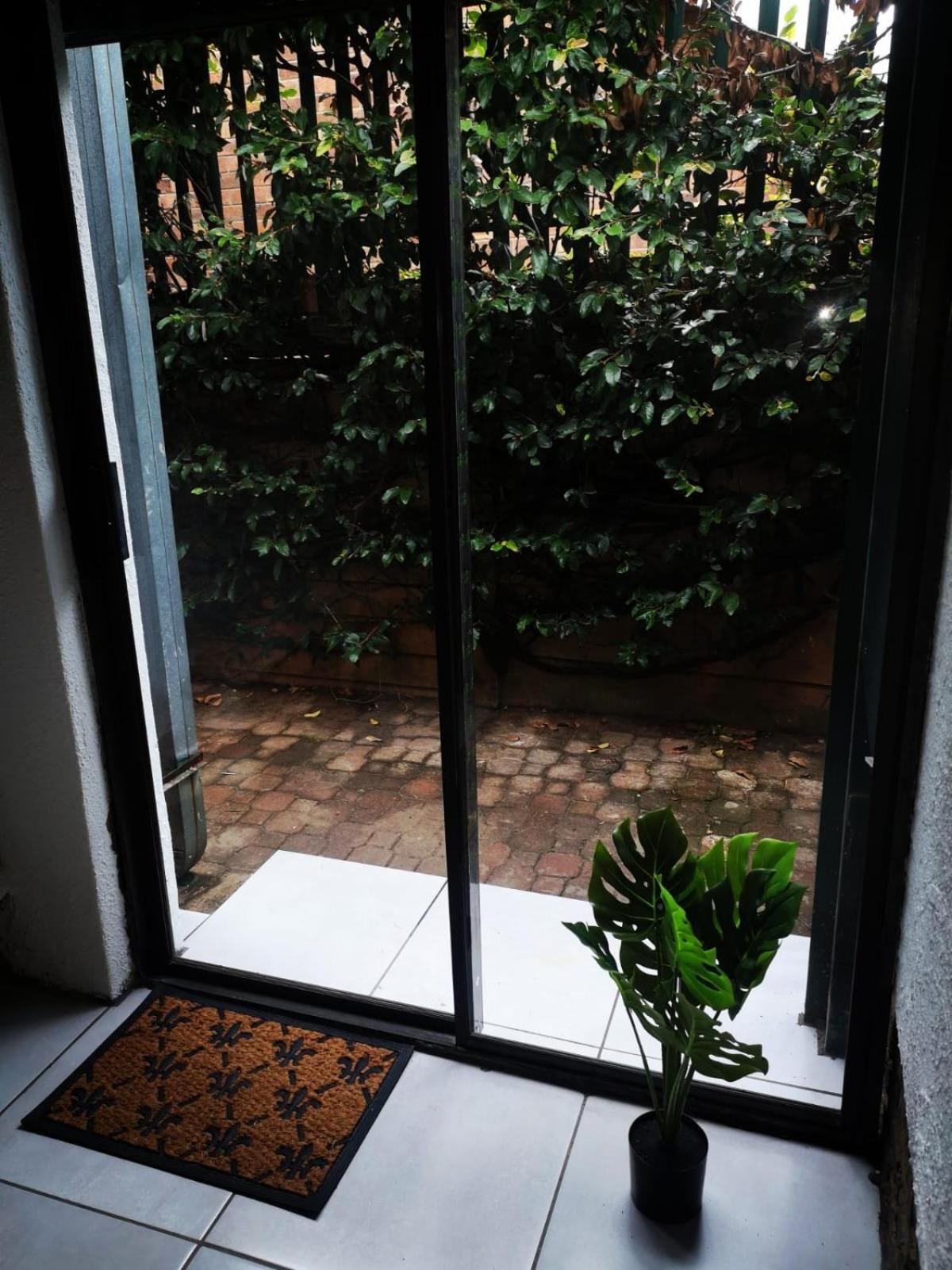 Be Our Guest Near Or Tambo International Airport Appartement Boksburg Buitenkant foto